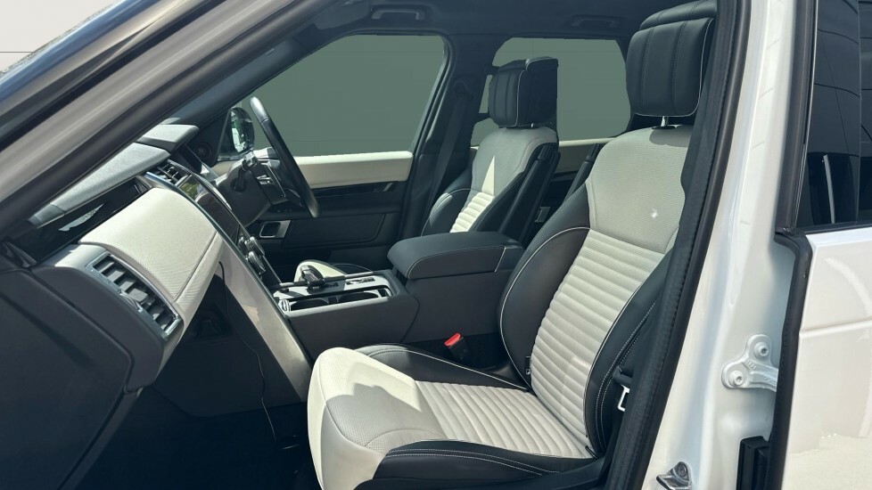 Land Rover Discovery R-dynamic Hse White #3