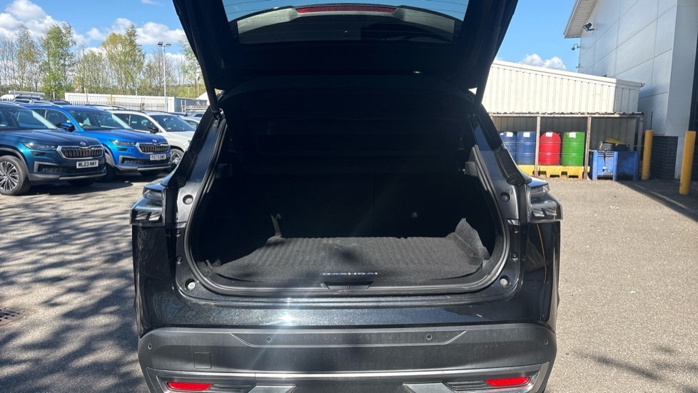 Nissan Qashqai Tekna Black #4