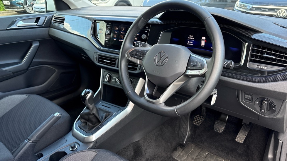 Volkswagen Polo Match White #6