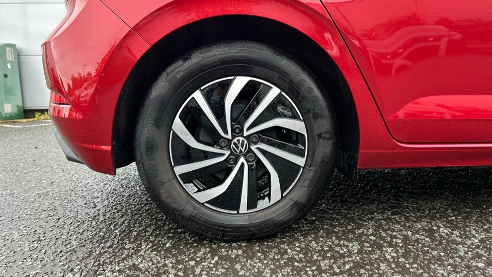 Volkswagen Polo Life Red #5