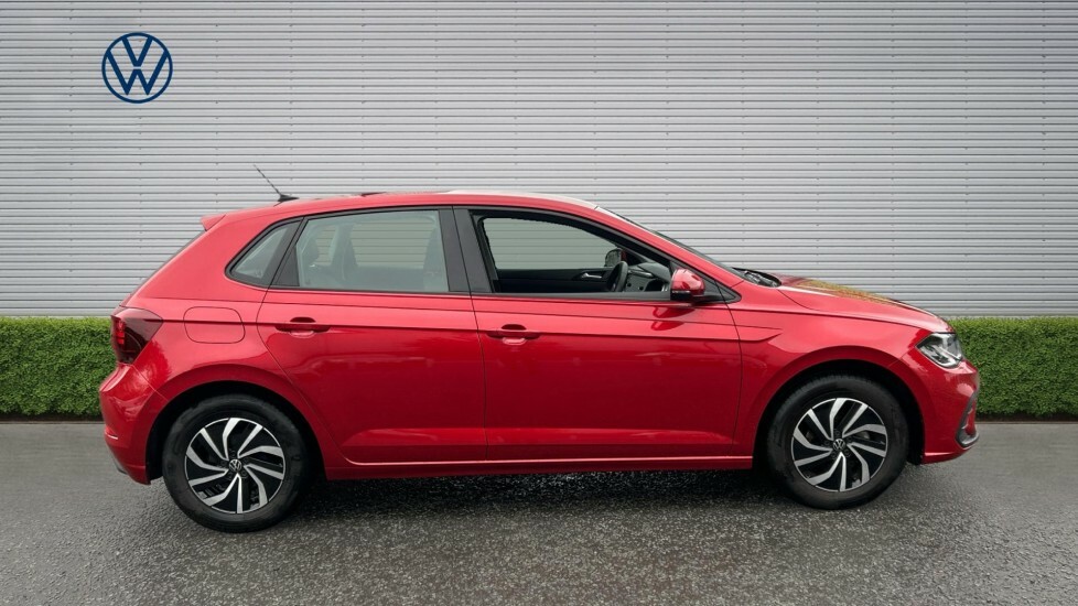 Volkswagen Polo Life Red #4