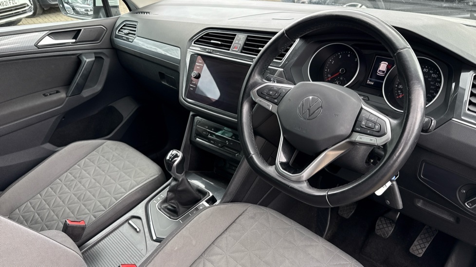 Volkswagen Tiguan Life White #6