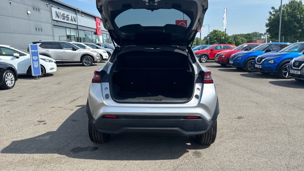 Nissan Juke Tekna Silver #4