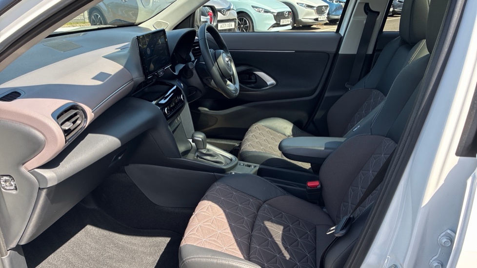 Toyota Yaris Cross Excel White #5
