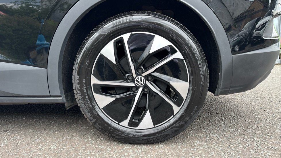 Volkswagen ID.4 Match Pro Black #5