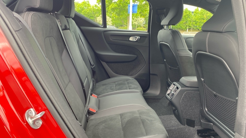 Volvo XC40 Plus Red #6