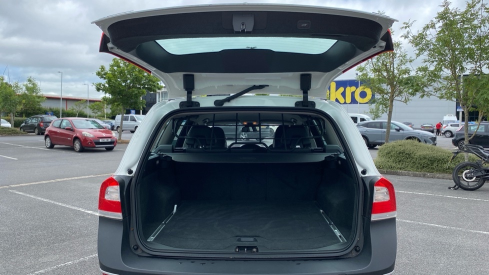 Volvo XC70 Se Lux White #4