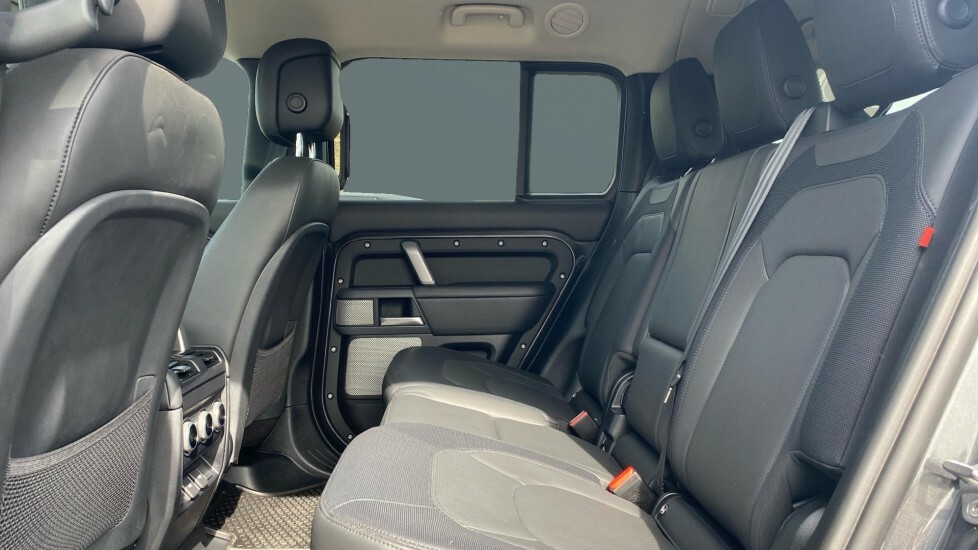 Land Rover Defender 130 X-dynamic Hse Grey #4