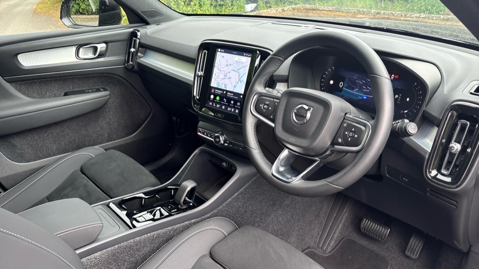Volvo XC40 Plus Black Edition MJ75JTU Black #4