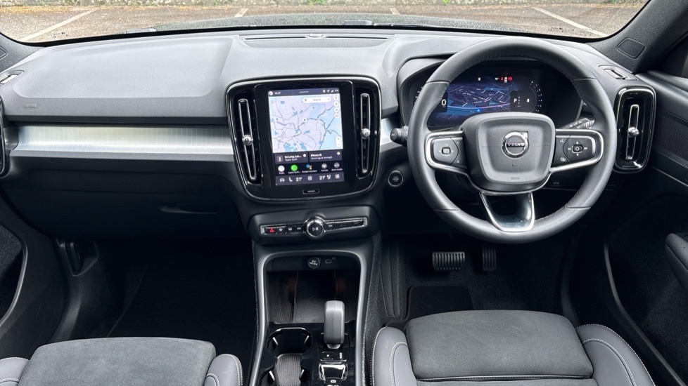 Volvo XC40 Plus Black Edition MJ75JTU Black #5
