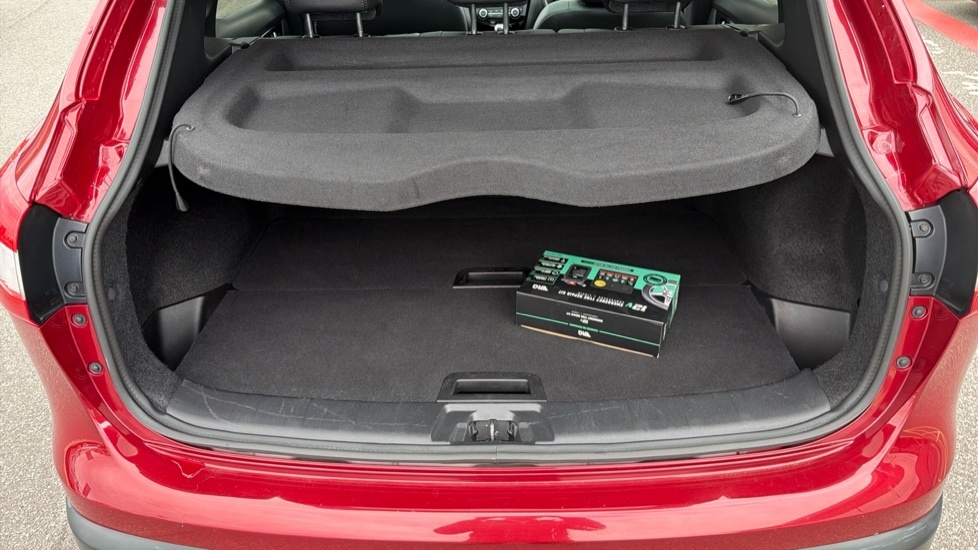 Nissan Qashqai Tekna Red #4