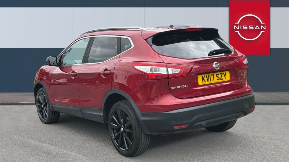 Nissan Qashqai Tekna Red #2