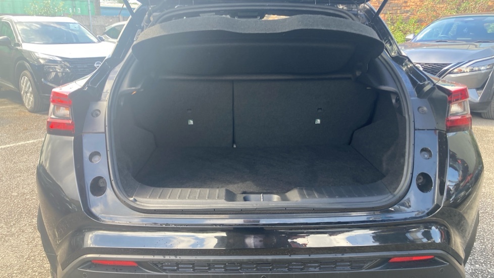 Nissan Juke Tekna Black #4