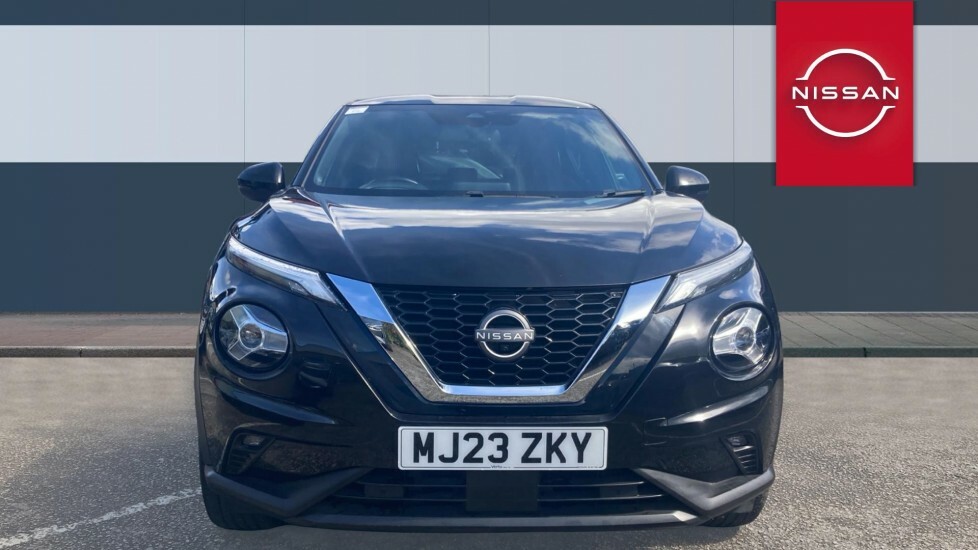 Nissan Juke Tekna Black #3