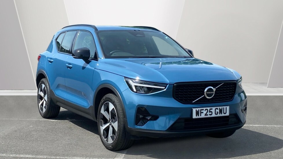 Volvo XC40 Plus Blue