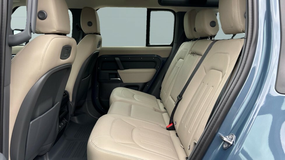 Land Rover Defender 110 S Blue #4