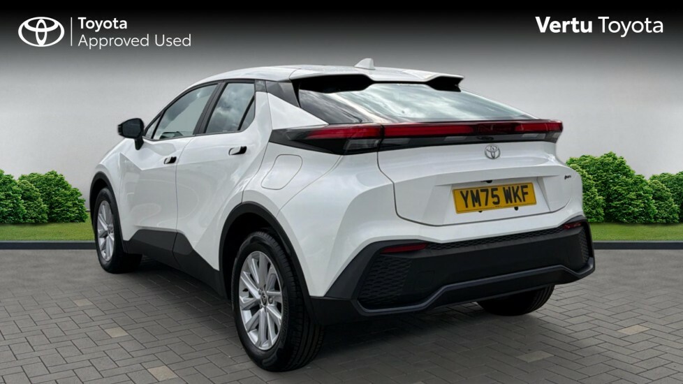Toyota C-Hr Icon YM75WKF White #4