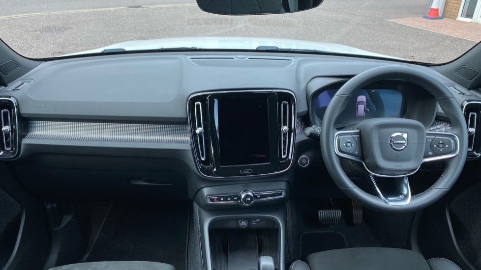 Volvo XC40 Plus White #5