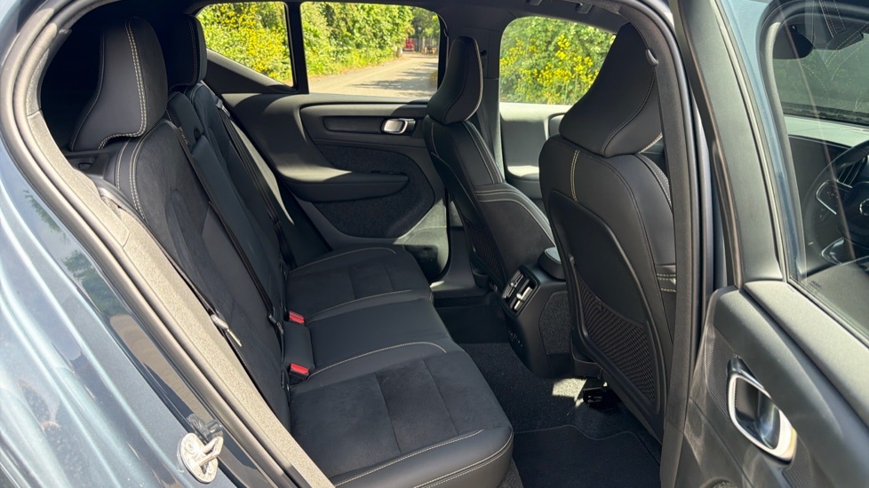 Volvo EX40 Plus Black Edition Blue #6