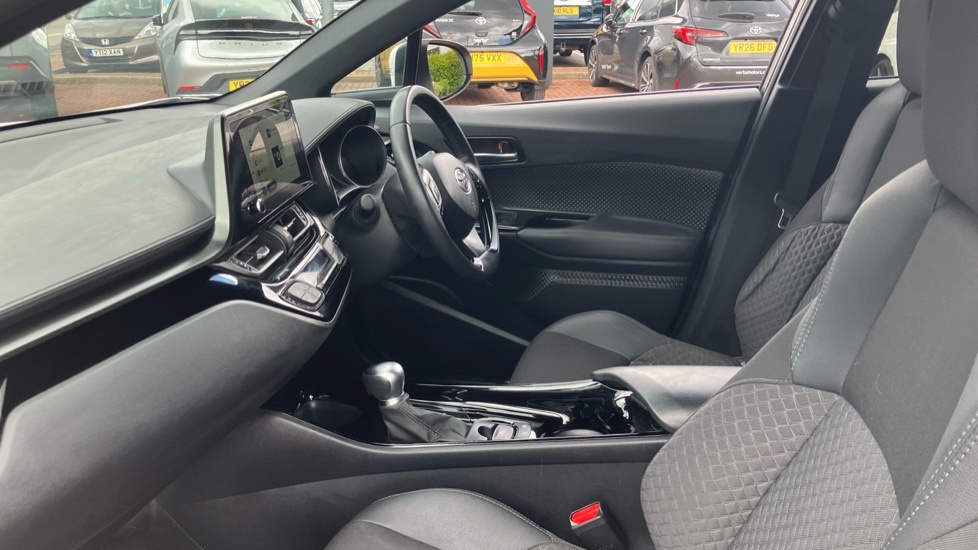 Toyota C-Hr Design YO72UYH White #5