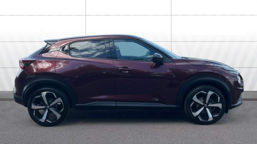 Nissan Juke Tekna Red #5