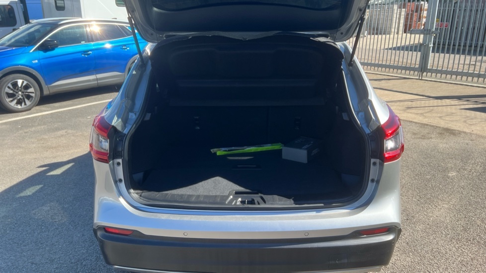 Nissan Qashqai Tekna Silver #4