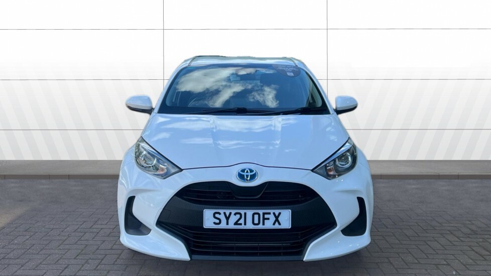 Toyota Yaris Icon White #3