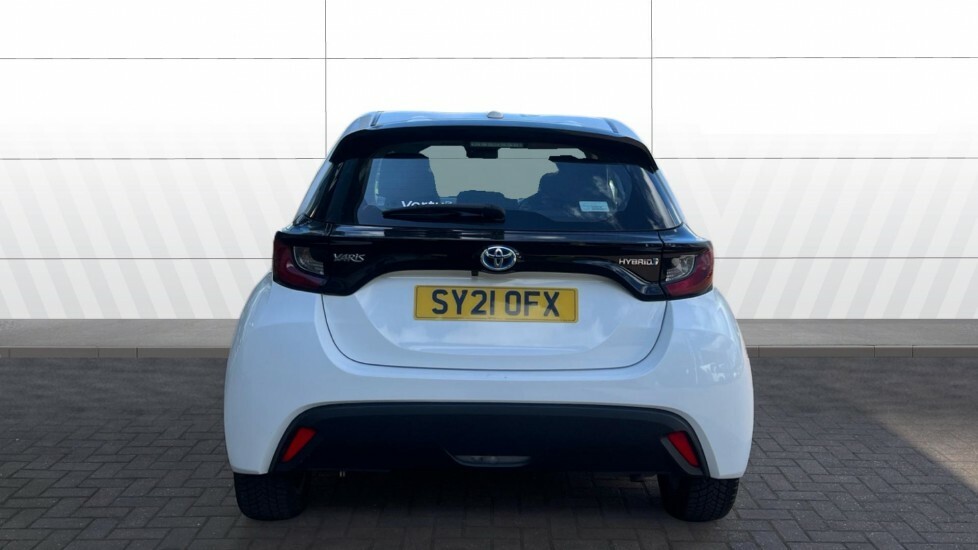 Toyota Yaris Icon White #6