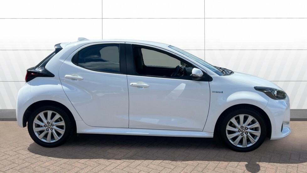 Toyota Yaris Icon White #5