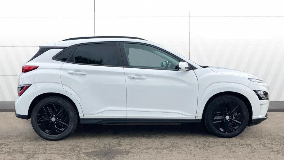 Hyundai Kona Premium White #5