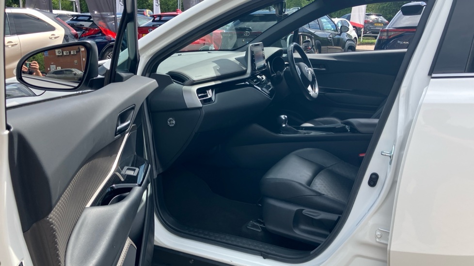 Toyota C-Hr Excel White #5