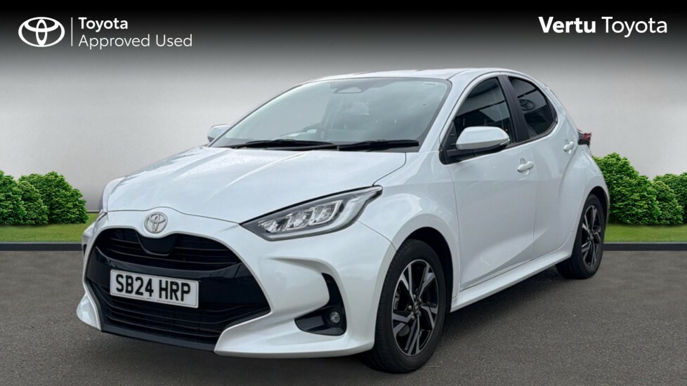 Toyota Yaris Design SB24HRP White #3