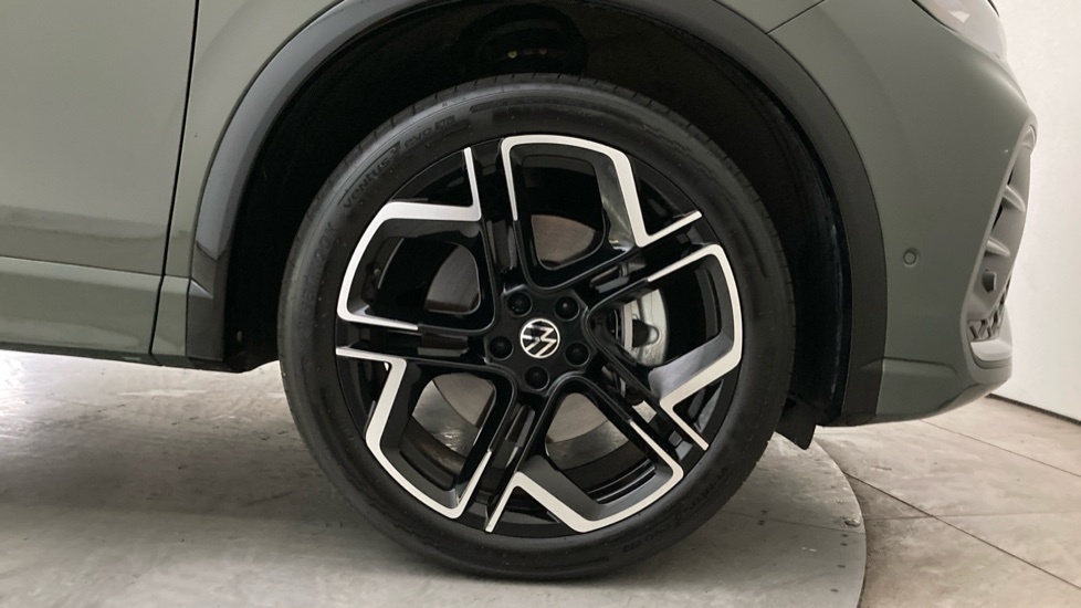 Volkswagen Tiguan R-line KP75VYC Green #5