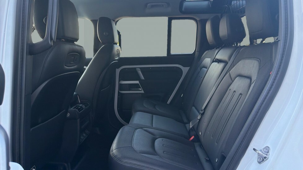 Land Rover Defender 110 X-dynamic Se HD71CPN White #4