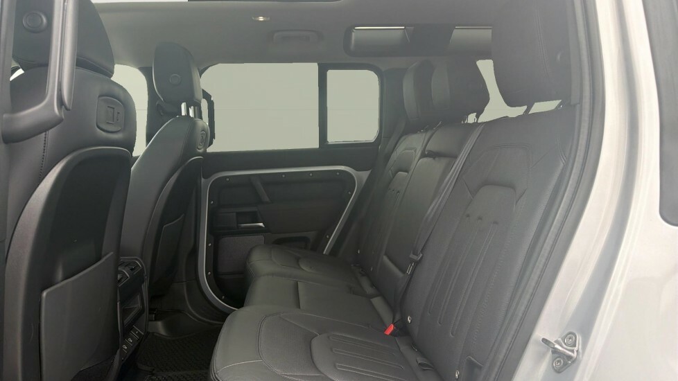 Land Rover Defender 110 S Silver #4