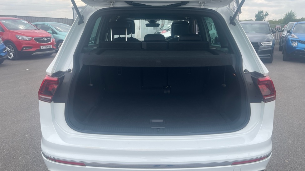 Volkswagen Tiguan R-line White #4