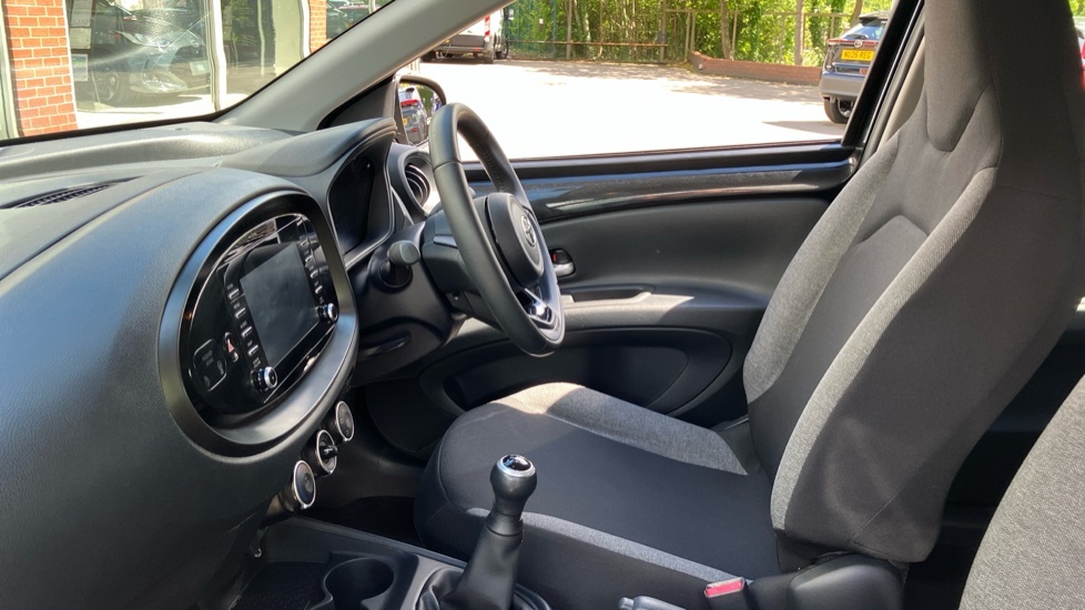 Toyota Aygo X Pure Black #5