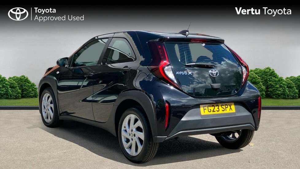 Toyota Aygo X Pure Black #4