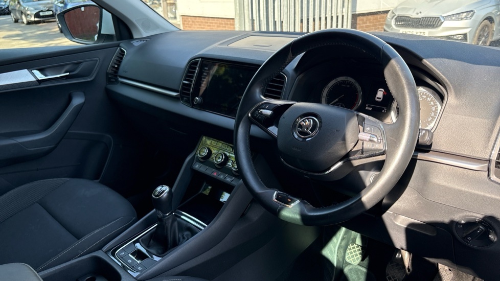 Skoda Karoq Se Drive FL72YWT White #6