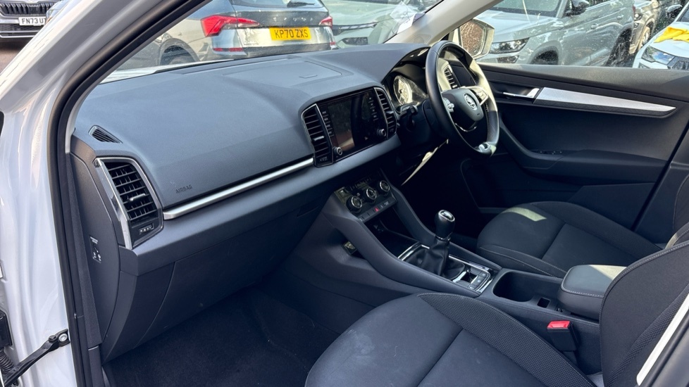 Skoda Karoq Se Drive FL72YWT White #2