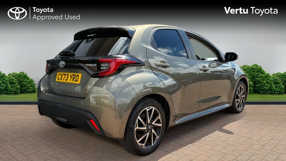 Toyota Yaris Design CX73YRD Gold #2