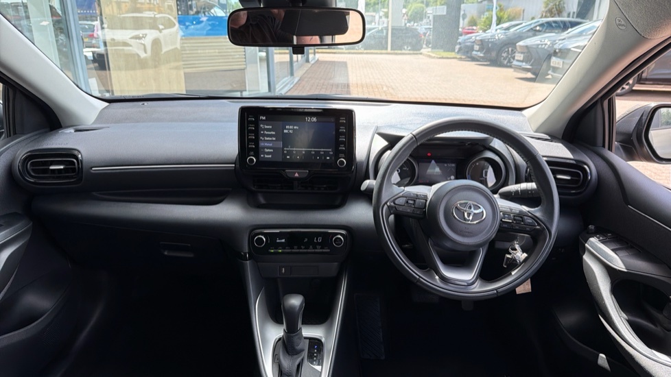 Toyota Yaris Design CX73YRD Gold #6
