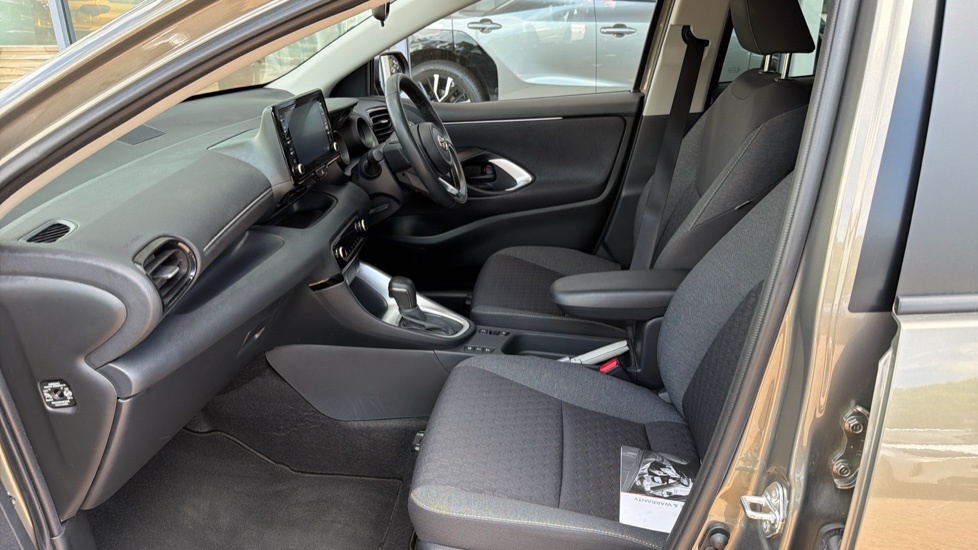 Toyota Yaris Design CX73YRD Gold #5