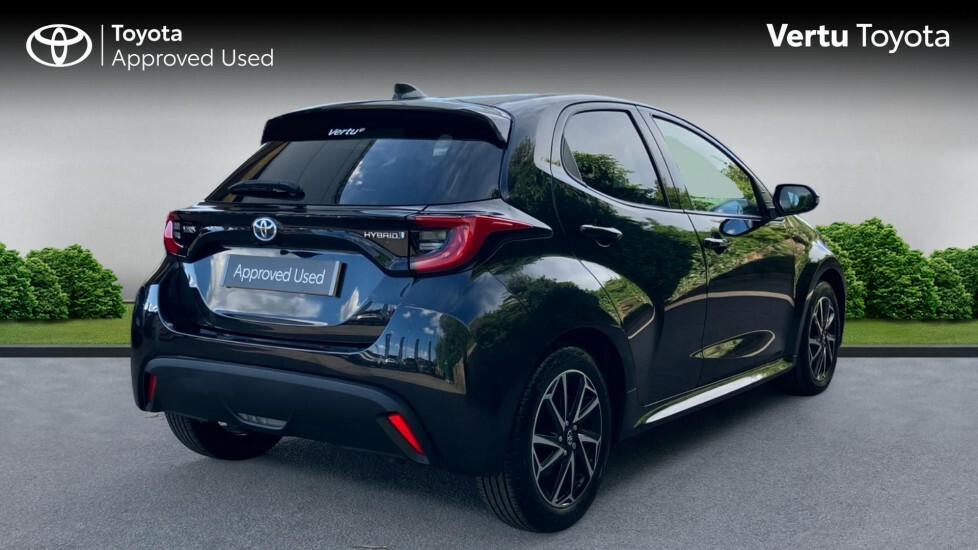 Toyota Yaris Design Black #2