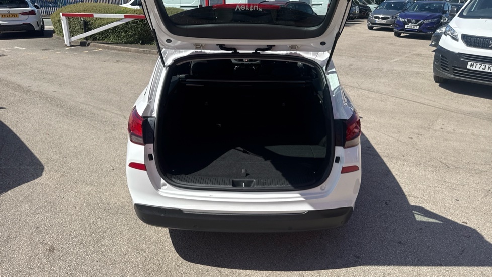 Hyundai I30 Se Nav White #4