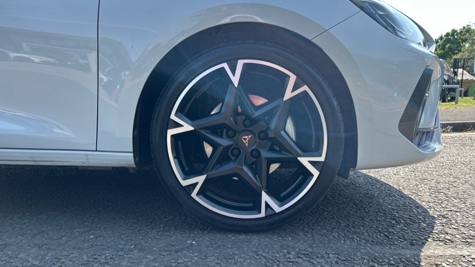Cupra Leon V2 White #5