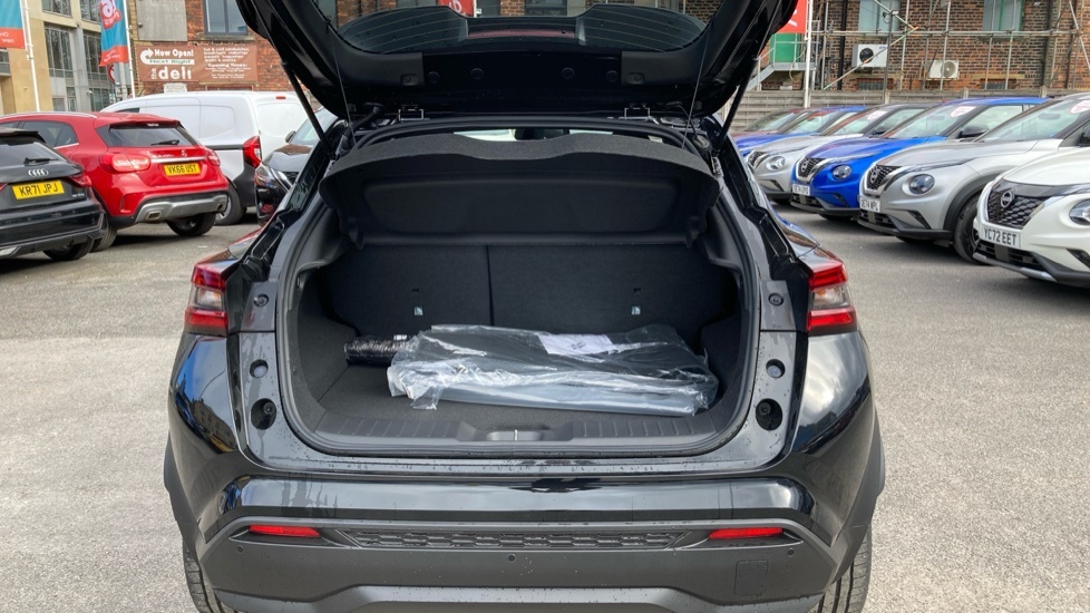 Nissan Juke Tekna Black #4