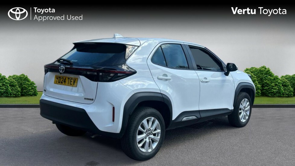 Toyota Yaris Cross Icon YD24TEV White #2