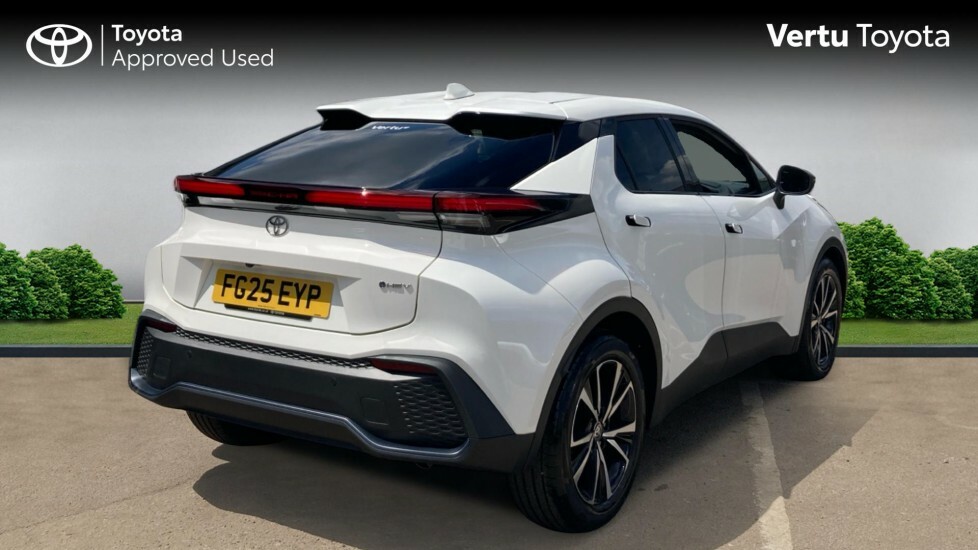 Toyota C-Hr Design White #2
