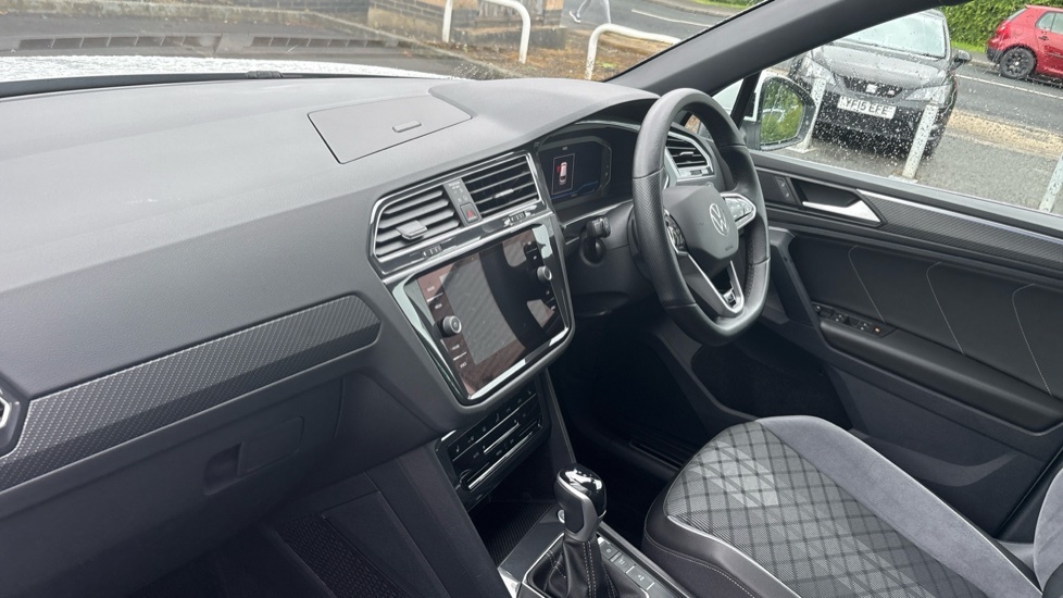 Volkswagen Tiguan R-line CK23YXT White #2